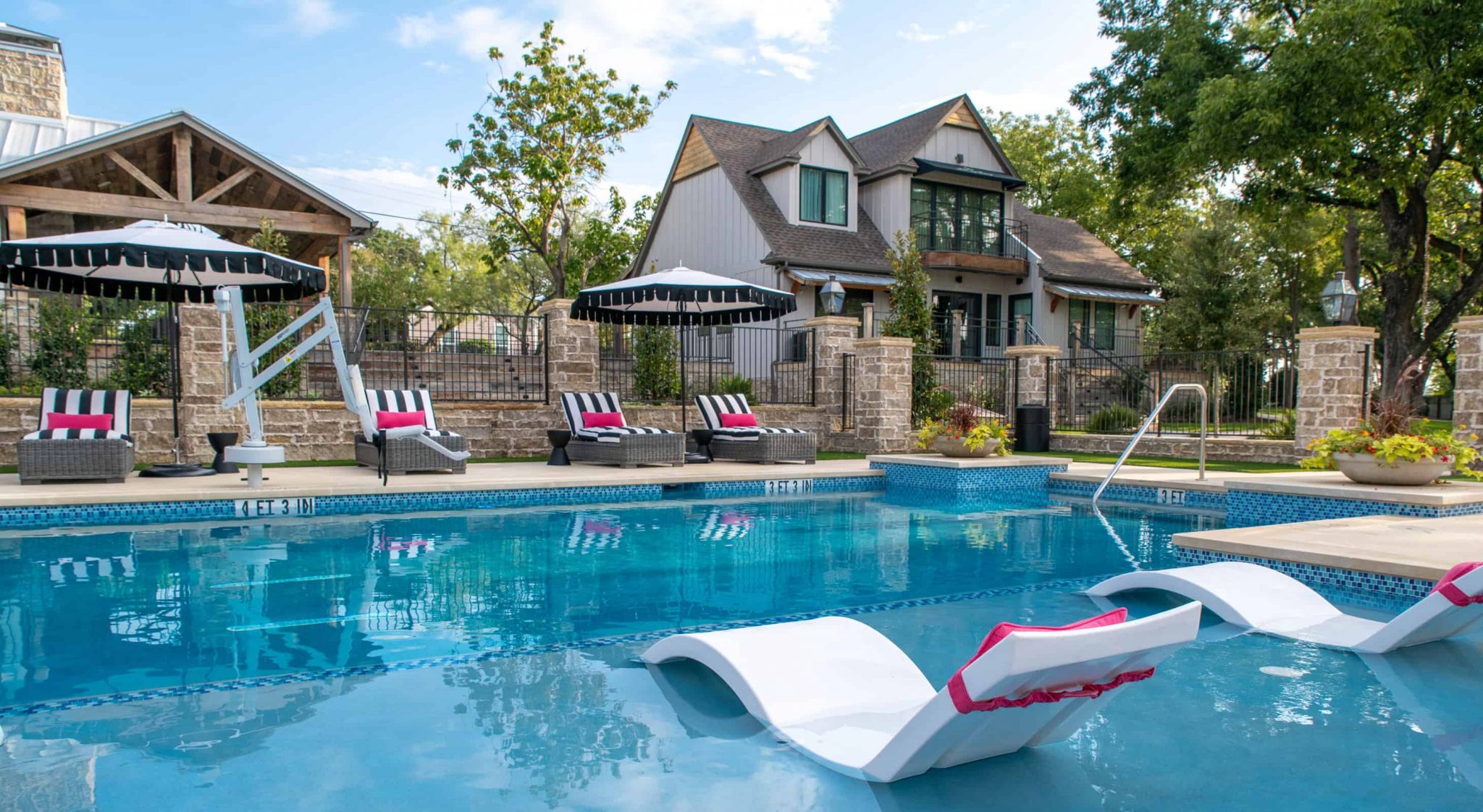 Modern Granbury, Texas Hotel Lodging Near Historic Granbury Square